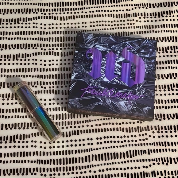 🖤BNIB🖤 Urban Decay Troublemaker Palette shipped fast quality party makeup - Picture 3 of 5